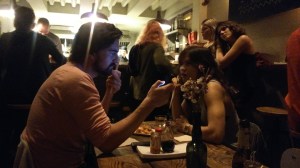 Apenas tiene seis meses de que abrió y el Koku Kitchen ya es toda una eminencia en el barrio. Lo mejor, para no quedarse sin sitio, es reservar.