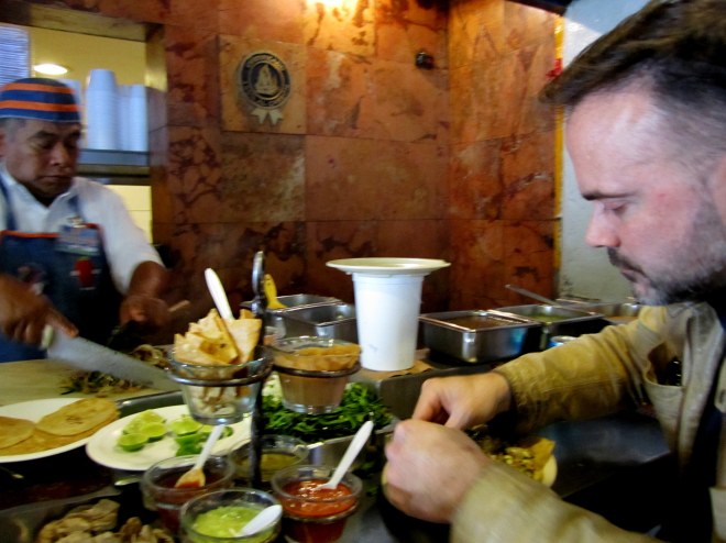 Las salsas del Tizoncito lo hicieron el mejor y más reconocido de los sitios en donde nació el taco al pastor. Ahora, a pesar del paso del tiempo, siguen siendo uno de los número uno. A pesar de que no haya taco igual a otro, muchos prefieren crear sus propios tacos con los ingredientes base que ellos ofrece: su salsita roja, su salsita verde, sus frijolitos picantes, etc. 